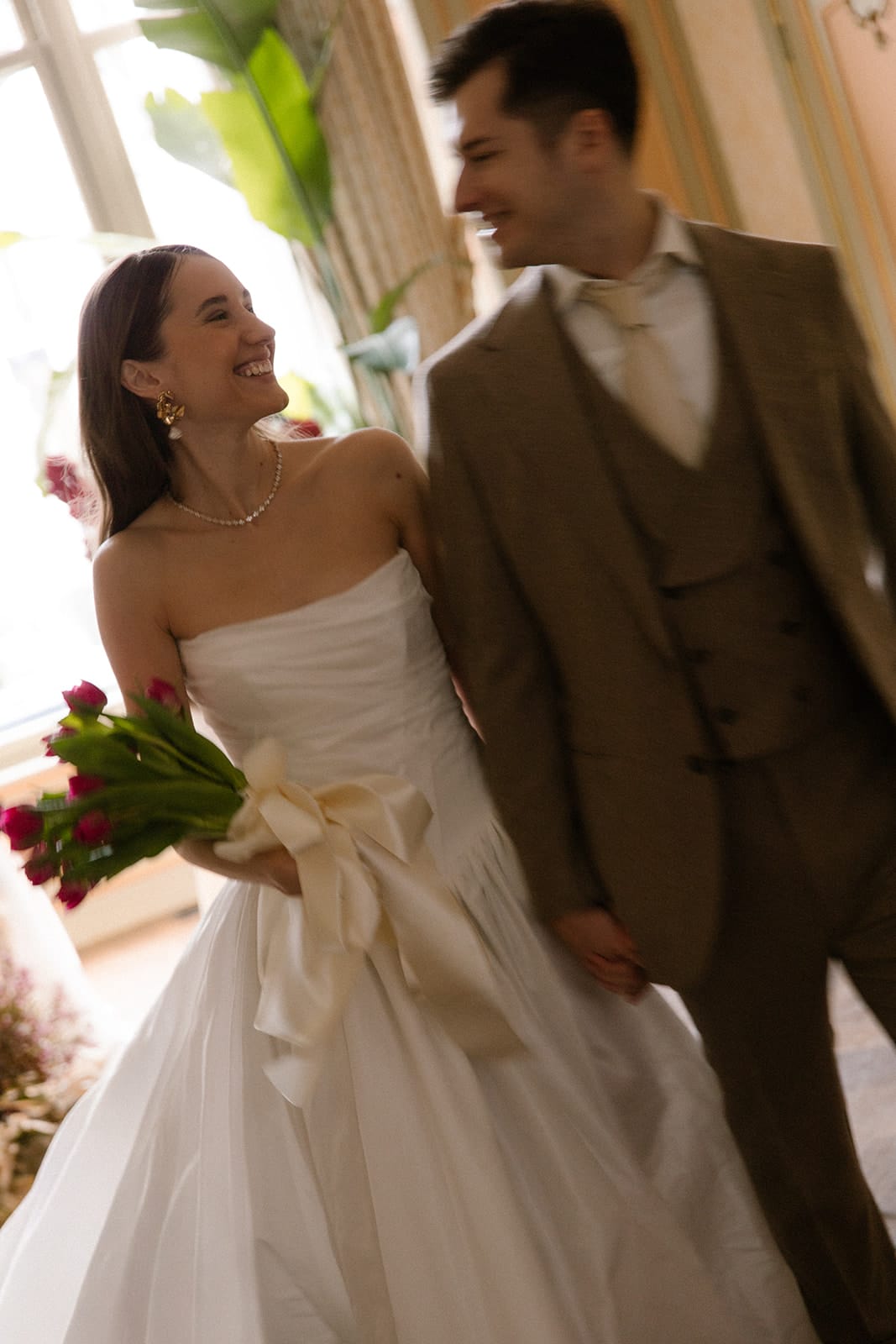 Bruidspaar bij ceremonie. Ceremoniemeester Groningen en Nederland