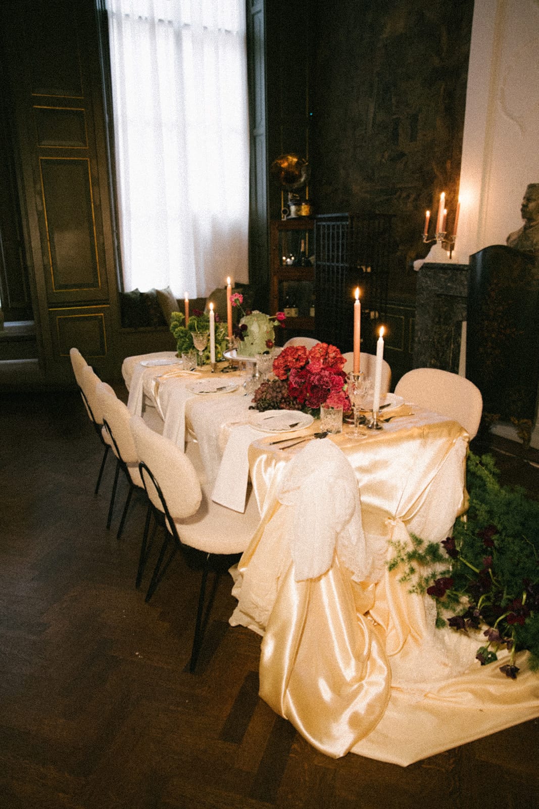 Dinertafel met kaarsen
